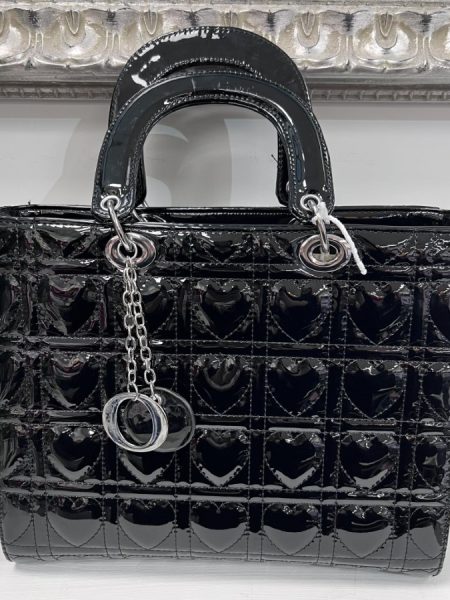 Črna lakasta "Dior" torba