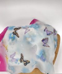 Modro roza rutka z metulji