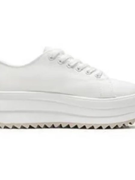 Beli čevlji s platformo