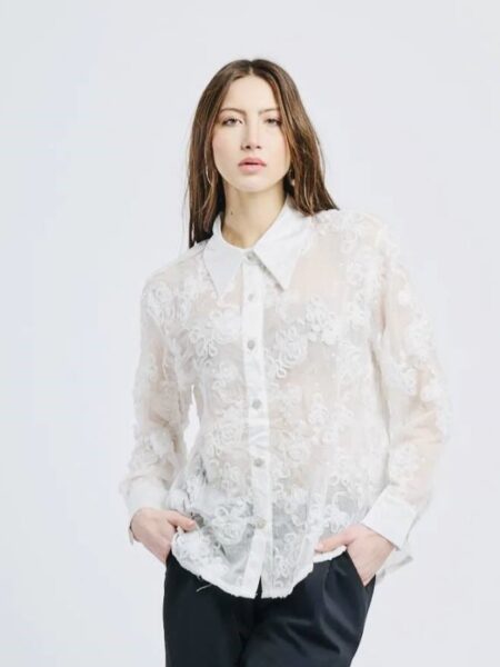 Čipkasta srajca z všitki rož