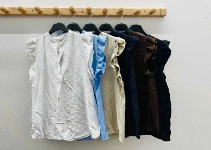 Lahkotna majica z ruskim ovratnikom