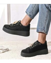 Črni žametni čevlji