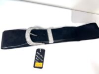 Črn pas z bleščečo zaponko