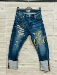 Kavbojke z zlatim napisom