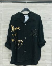 Srajca z zlatim napisom