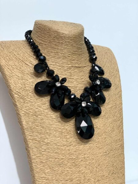 Črna kristalna ogrlica