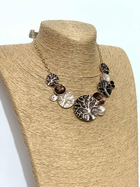 Rjava ogrlica z drevesi