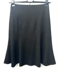 Črno kompaktno krilo