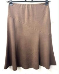 Rjavo kompaktno krilo