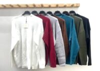 Enobarvni pleteni puloverji