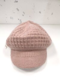 Pletena kapa s šiltom
