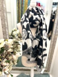 Črnobel zimski šal