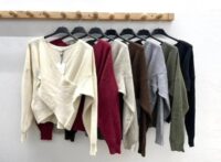 Pleten pulover s preklopnim krojem