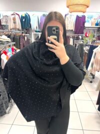 Črn pončo z bleščicami