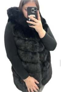 Črn krznen brezrokavnik