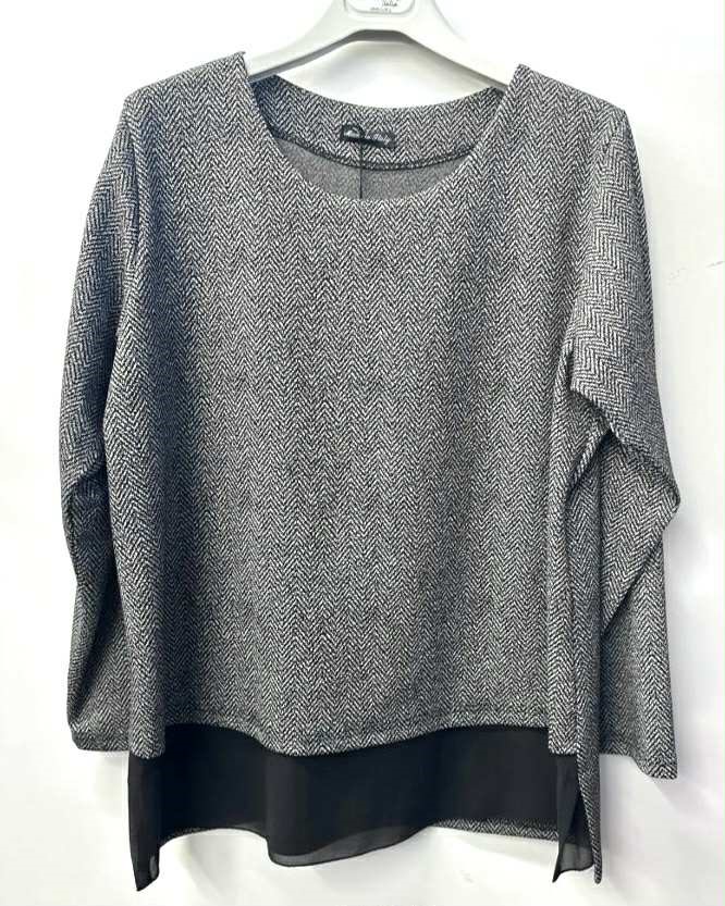 Črna vzorčasta bluza