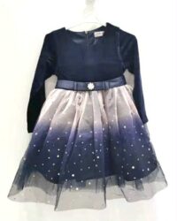 Modra oblekca s kristalčki