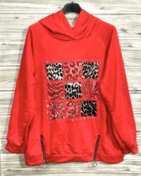 Rdeč pulover z živalskimi vzorci