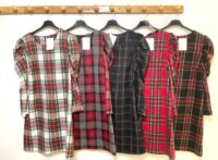 Karo obleka z nabranimi rokavi