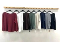 Lahkoten pulover s širokim ovratnikom