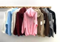 Pletena obleka s širšim ovratnikom