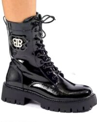 Črni lakasti škornji