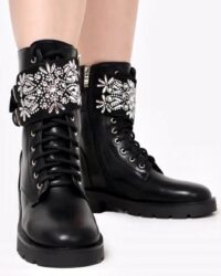 Črni škornji z rožicami